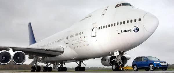 Touareg V10 TDI zieht Boeing 747