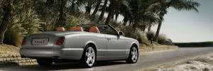 Freiluftluxus mit geballter Kraft: der Bentley Azure